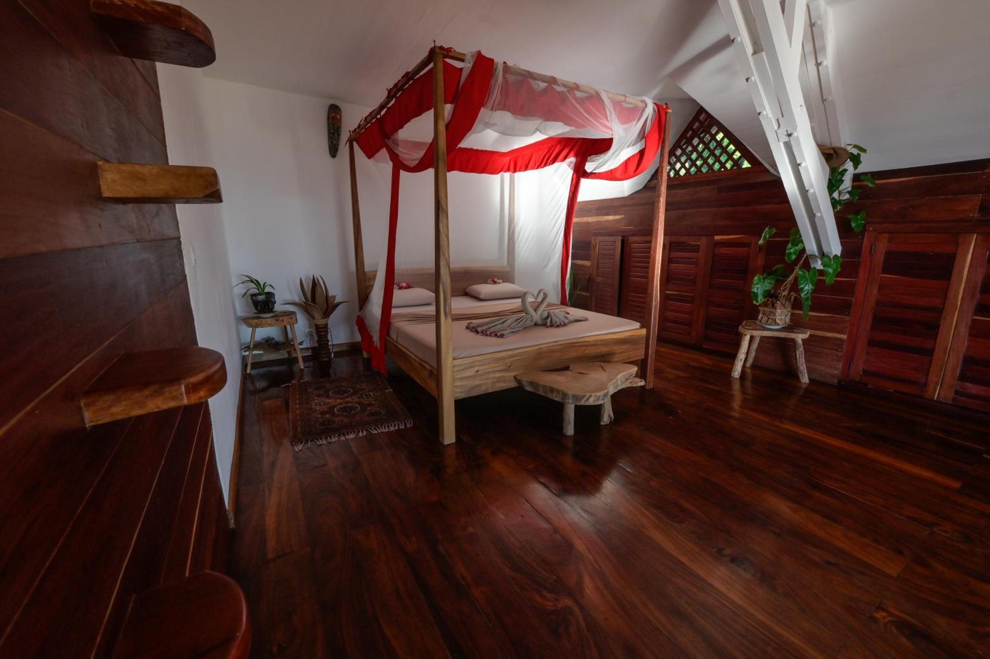 Shambala Madagascar: Beachfront Lodge And Adventures Ambolobozo Exterior photo