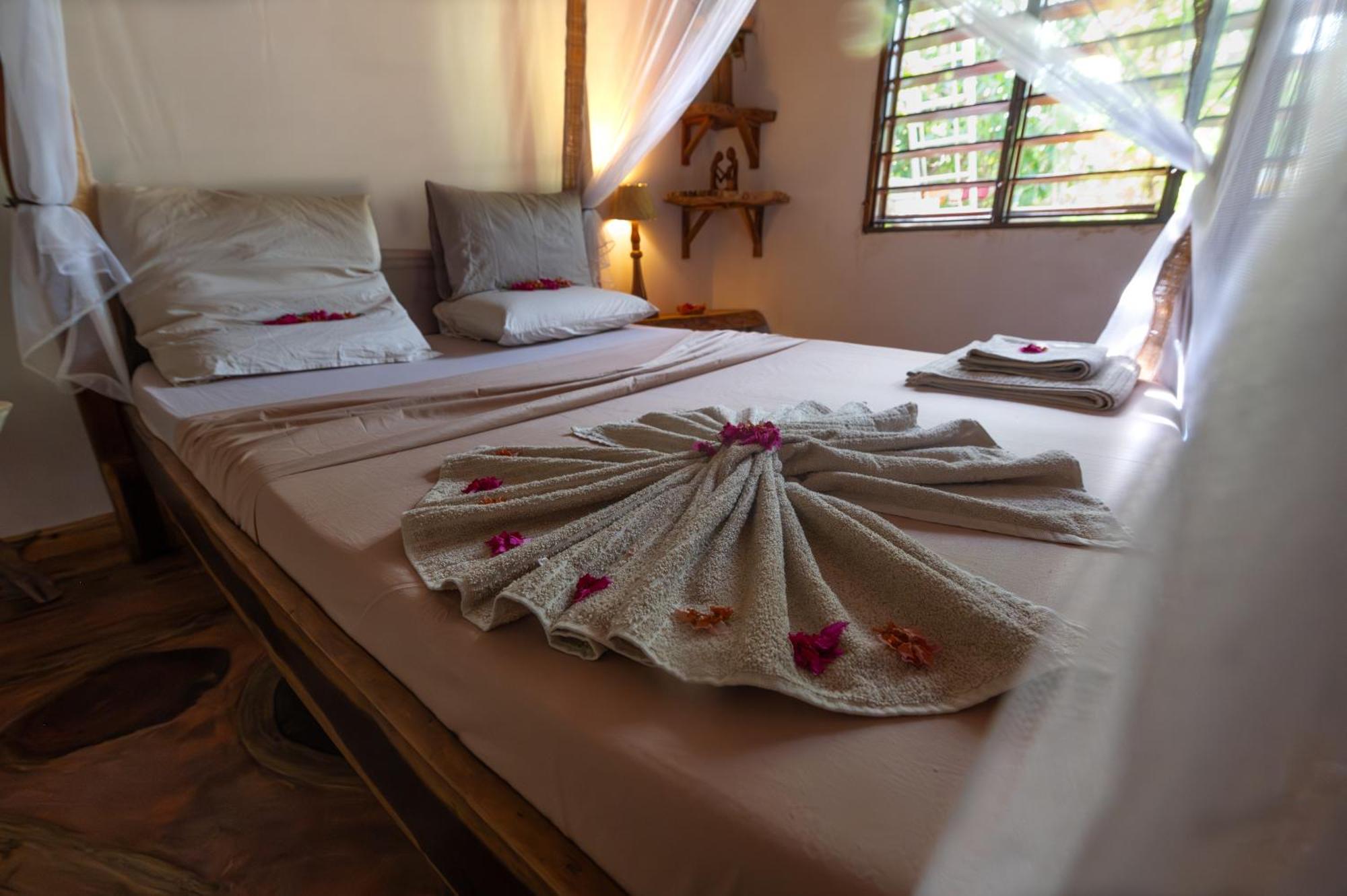 Shambala Madagascar: Beachfront Lodge And Adventures Ambolobozo Exterior photo